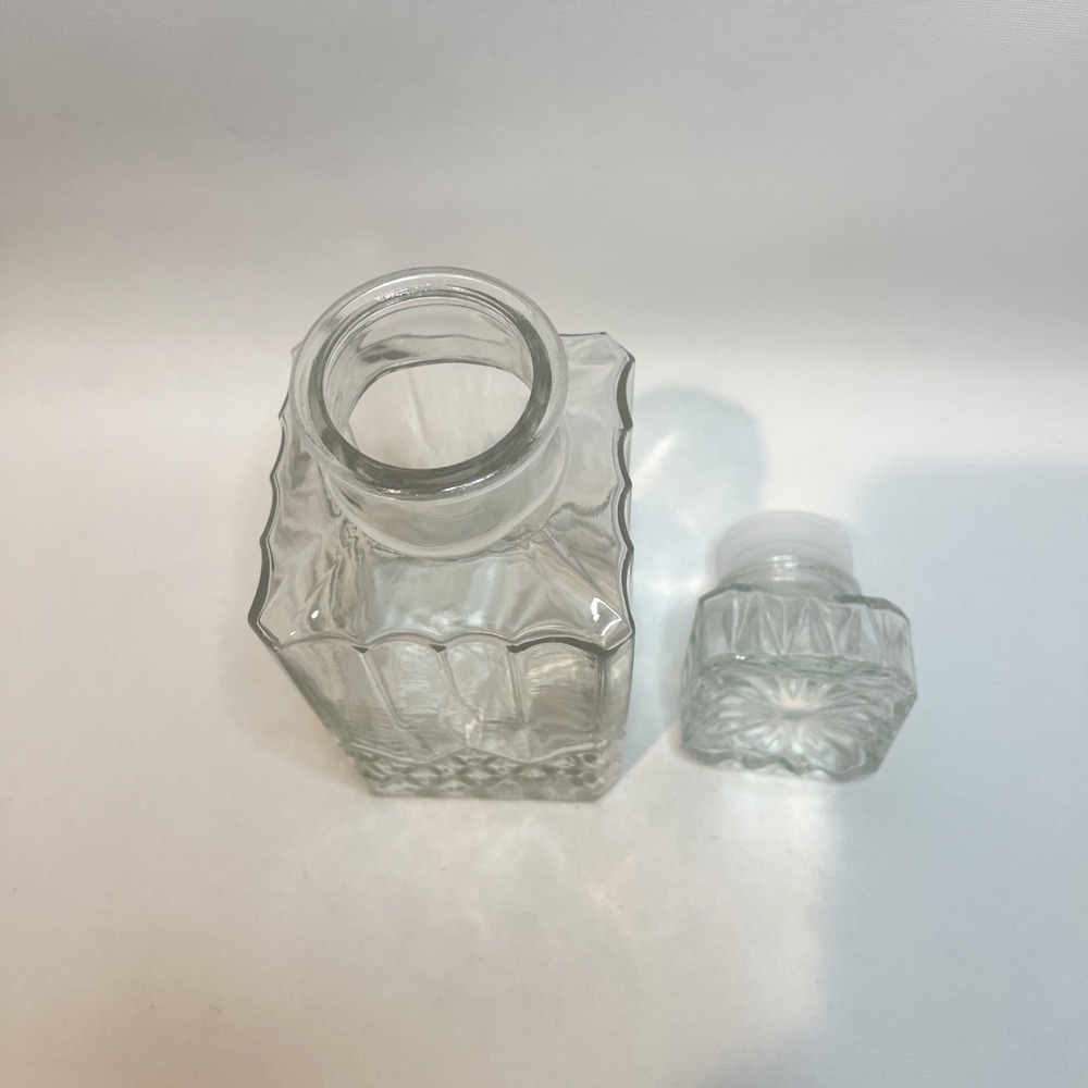Square Glass Liquor Decanter w/ Stopper Cut Diamond Pattern Whiskey Barware 9.5" - Picture 2 of 5